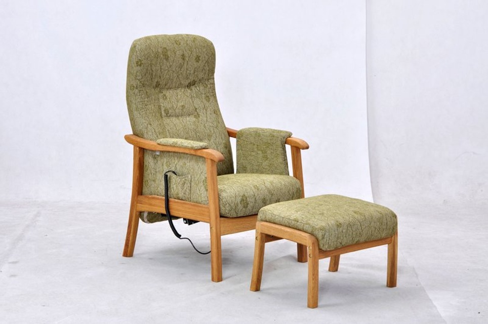 Charlotte Fåtölj med pall, medium