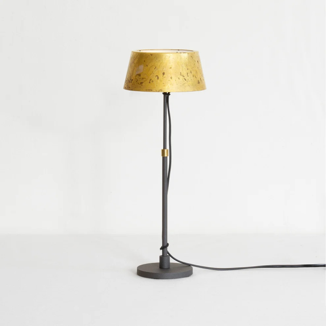 Karl 925-1512 Bordslampa med skärm i mässing