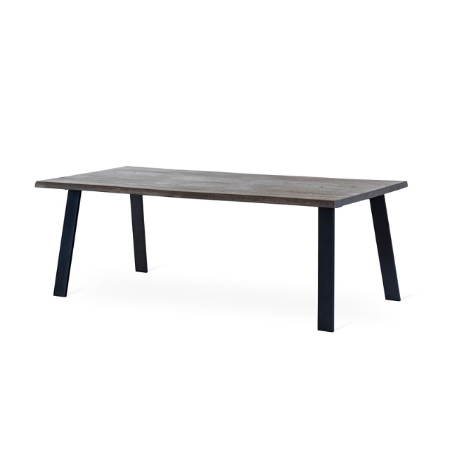 Exxet med utställda ben matbord