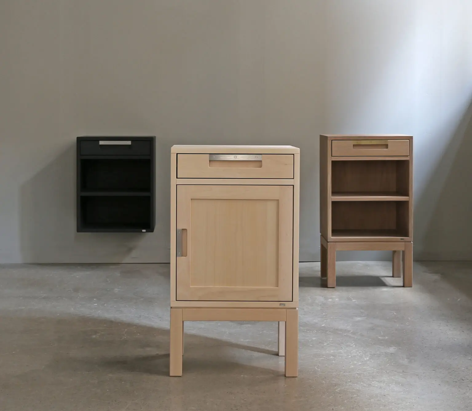 Klinte sängbord i tre olika utföranden från gotländska G.A.D.