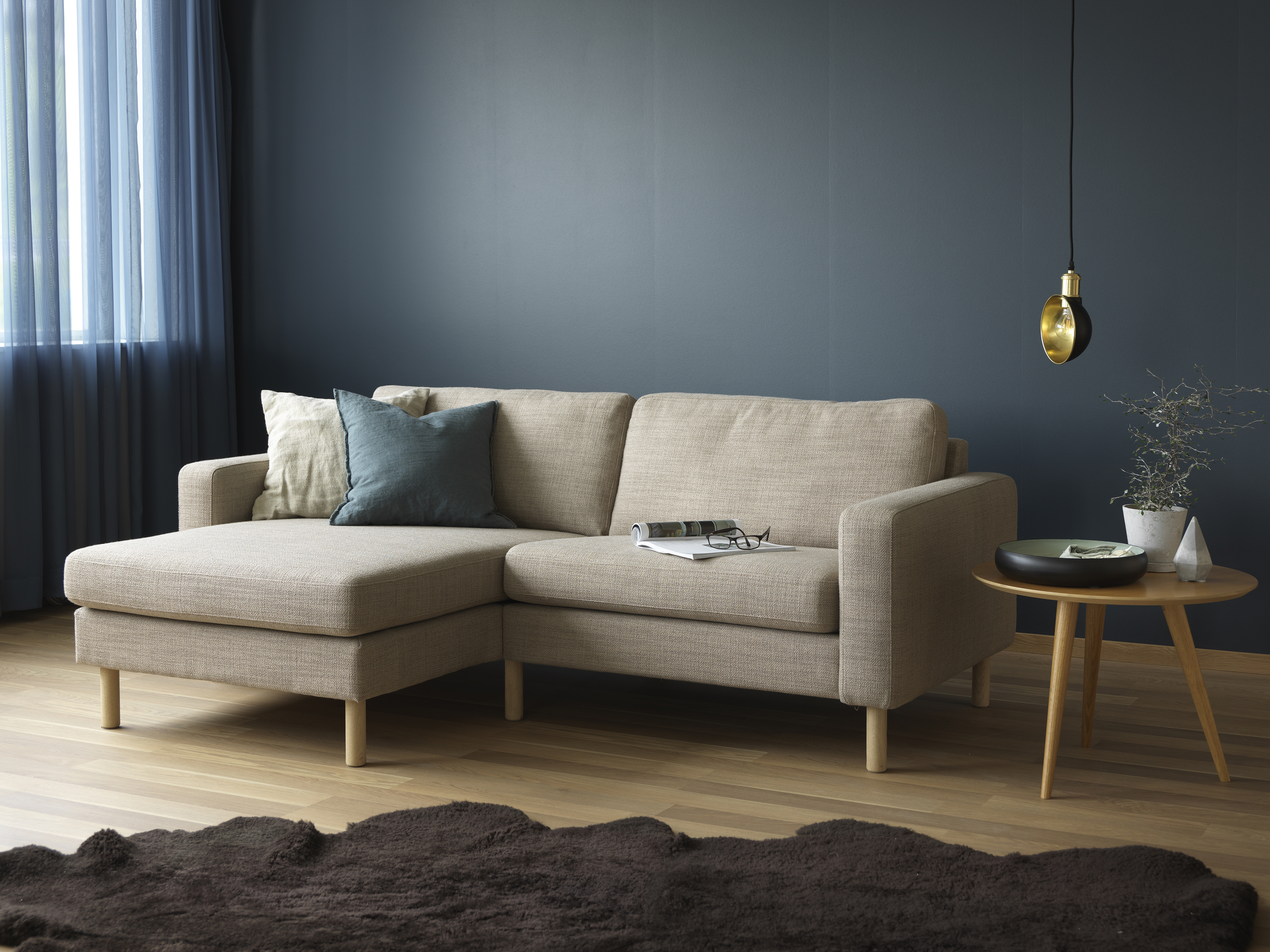 Fantasy från Brunstad i beige tyg med divan.