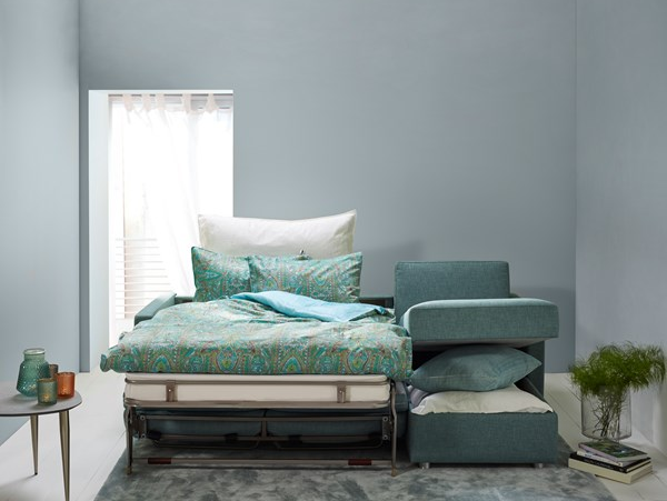 BedInside från Hovden som är framåtbäddad, klädd i turkost tyg.